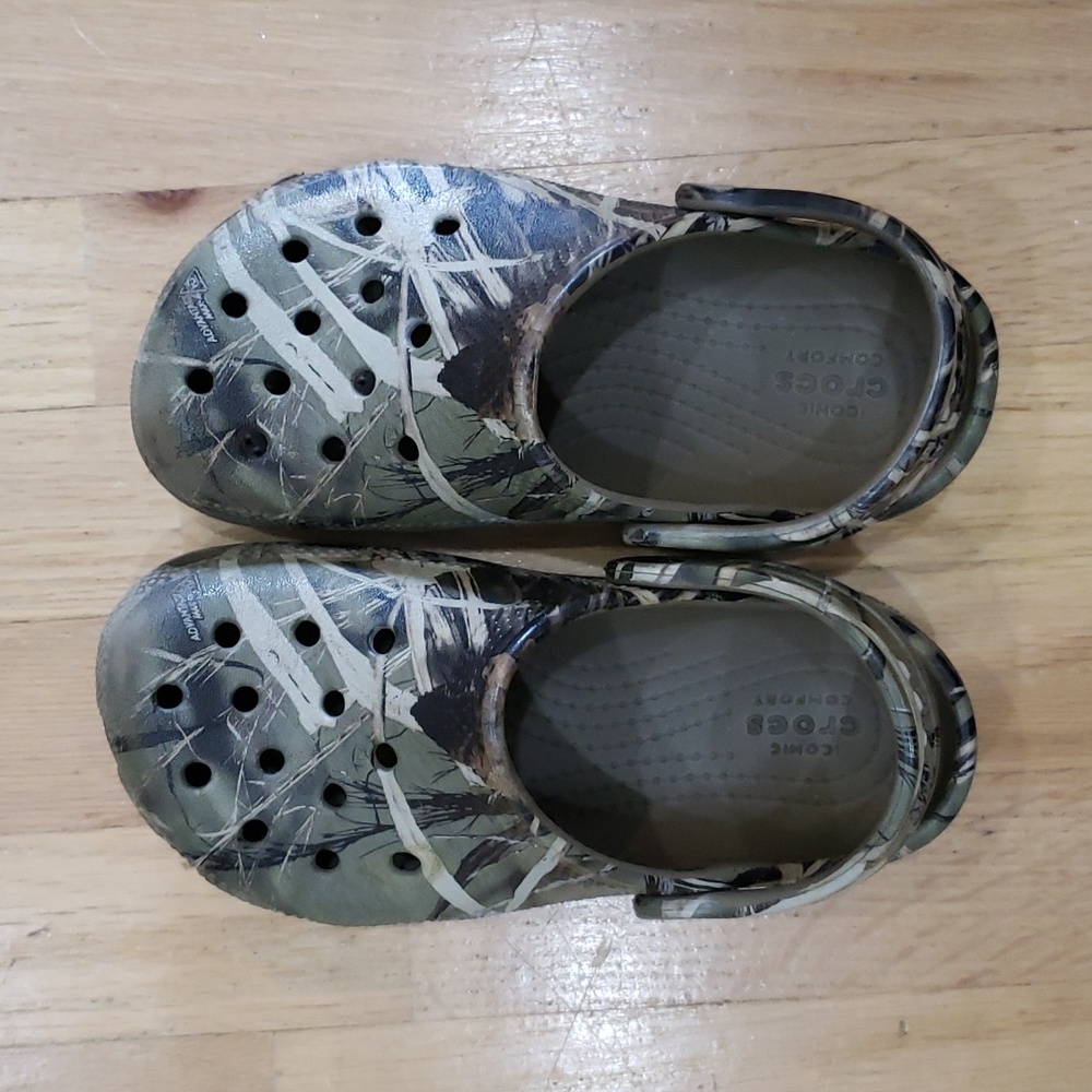 Little kids crocs size 11